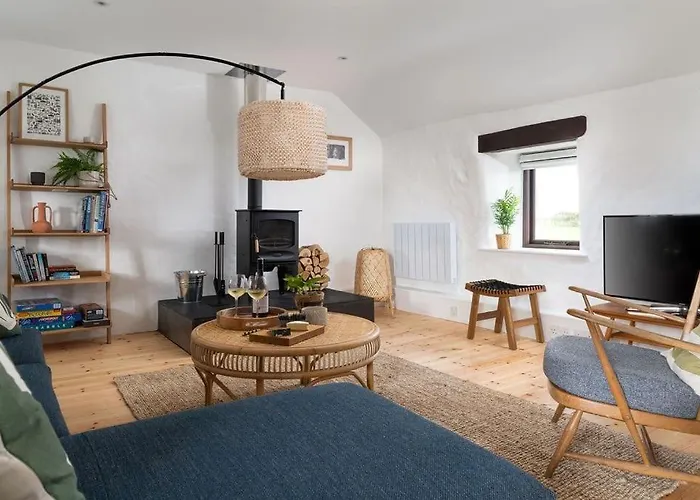 Porthcurno Barns, The Cart Lodge - Cosy Cottage, Walk To Porthcurno Beach, Pedn Vouder & Minack Theatre