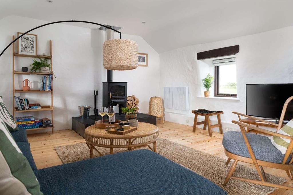 Porthcurno Barns, The Cart Lodge - Cosy Cottage, Walk To Porthcurno Beach, Pedn Vouder & Minack Theatre Penzance
