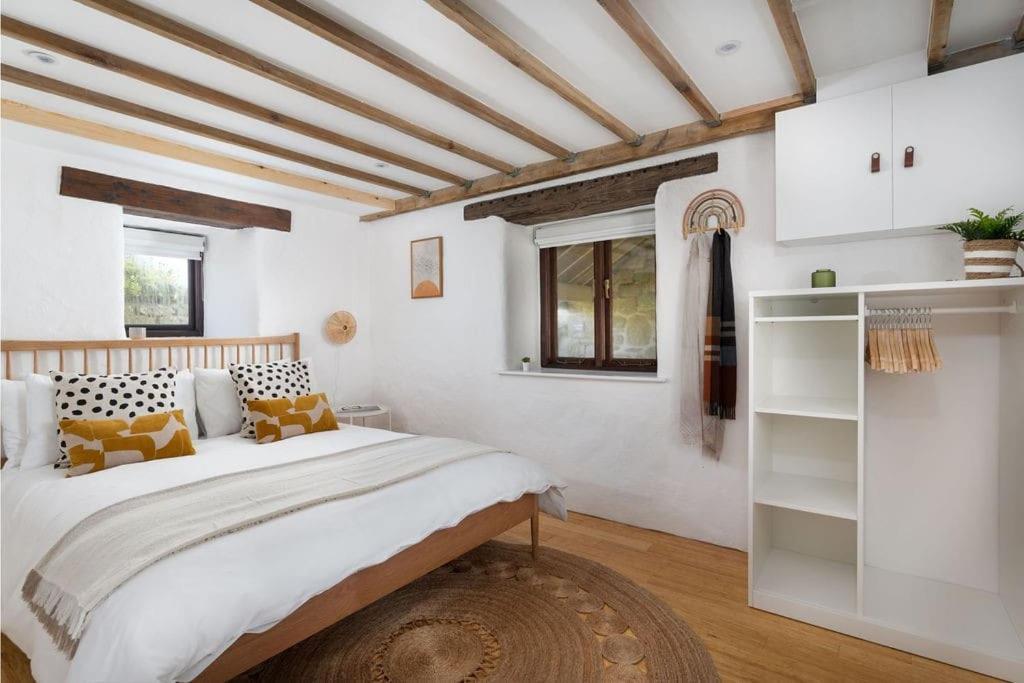 Porthcurno Barns, The Cart Lodge - Cosy Cottage, Walk To Porthcurno Beach, Pedn Vouder & Minack Theatre Holiday home *