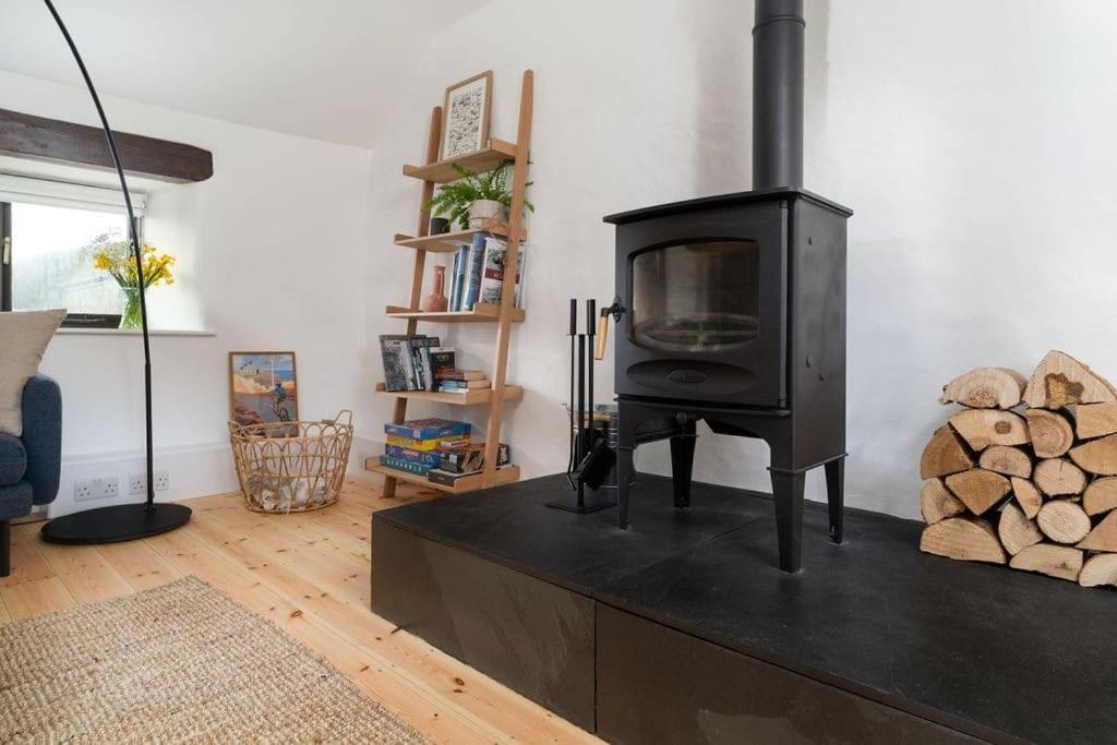 Porthcurno Barns, The Cart Lodge - Cosy Cottage, Walk To Porthcurno Beach, Pedn Vouder & Minack Theatre Penzance