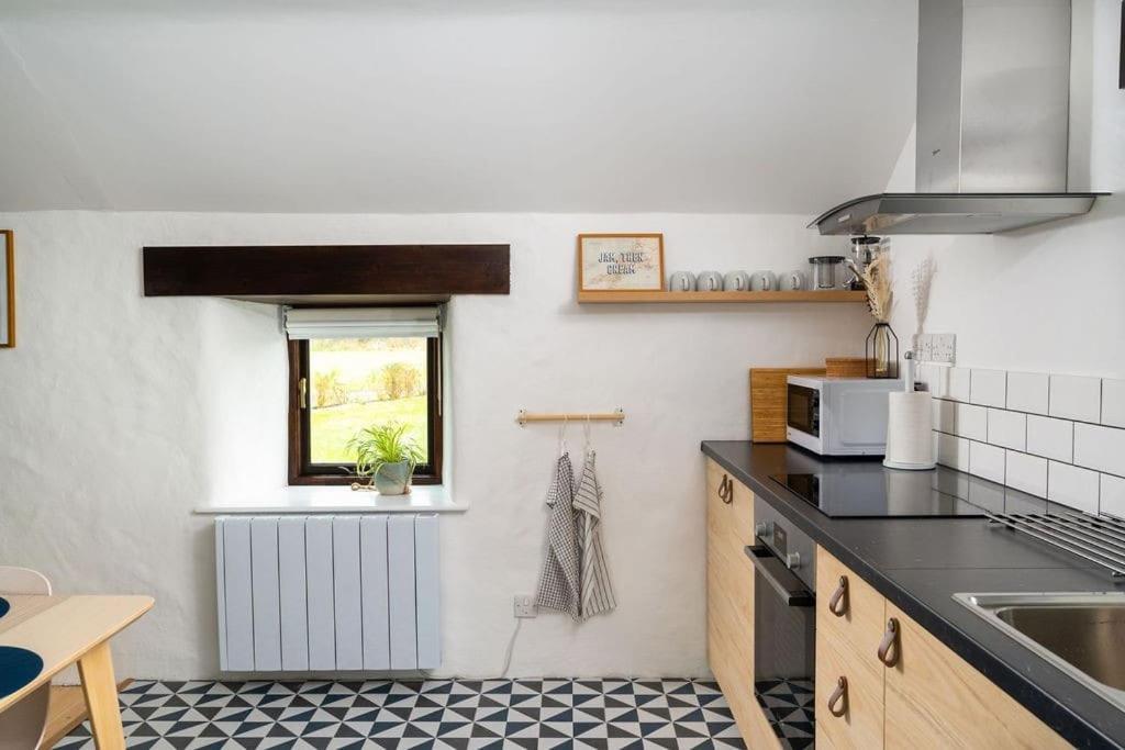 Holiday home Porthcurno Barns, The Cart Lodge - Cosy Cottage, Walk To Porthcurno Beach, Pedn Vouder & Minack Theatre