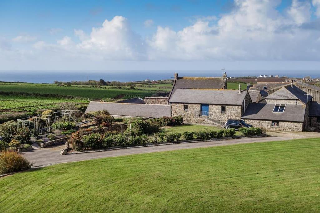 Porthcurno Barns, The Cart Lodge - Cosy Cottage, Walk To Porthcurno Beach, Pedn Vouder & Minack Theatre *