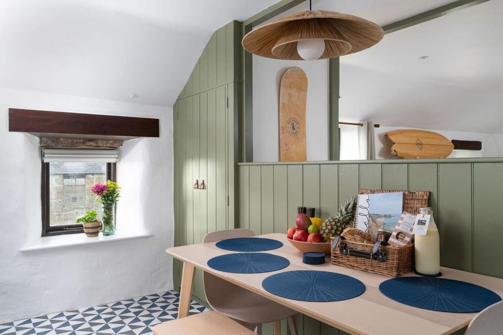 Porthcurno Barns, The Cart Lodge - Cosy Cottage, Walk To Porthcurno Beach, Pedn Vouder & Minack Theatre Penzance