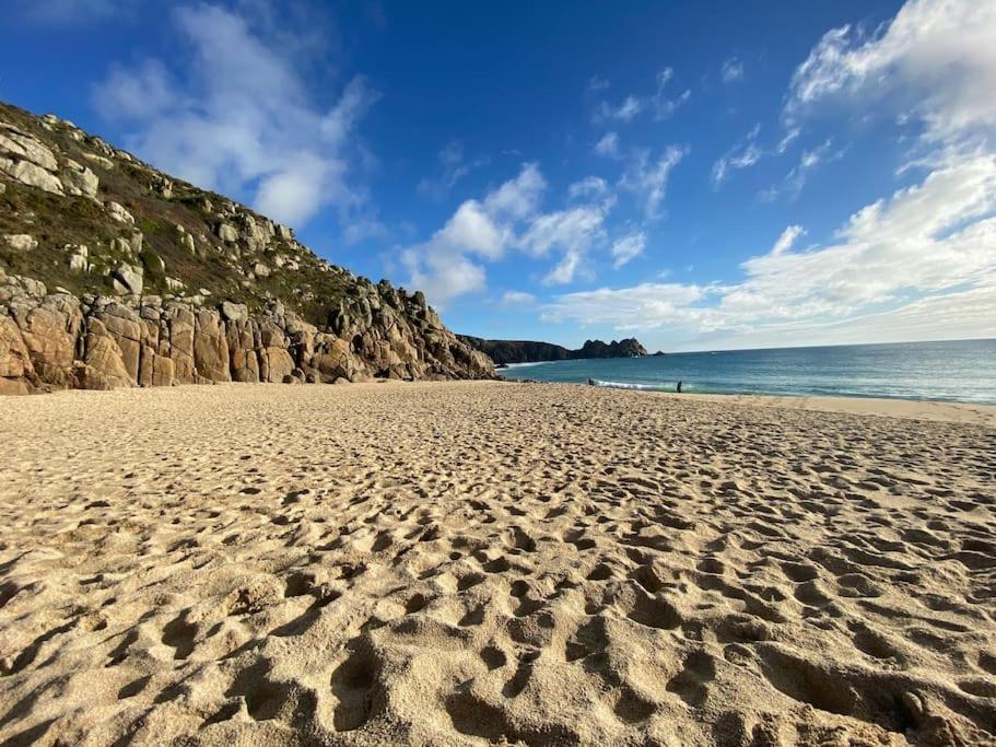 Porthcurno Barns, The Cart Lodge - Cosy Cottage, Walk To Porthcurno Beach, Pedn Vouder & Minack Theatre *