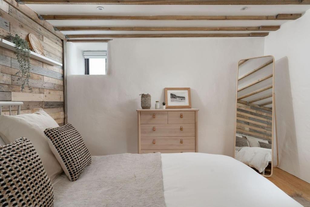 Porthcurno Barns, The Cart Lodge - Cosy Cottage, Walk To Porthcurno Beach, Pedn Vouder & Minack Theatre Holiday home Penzance