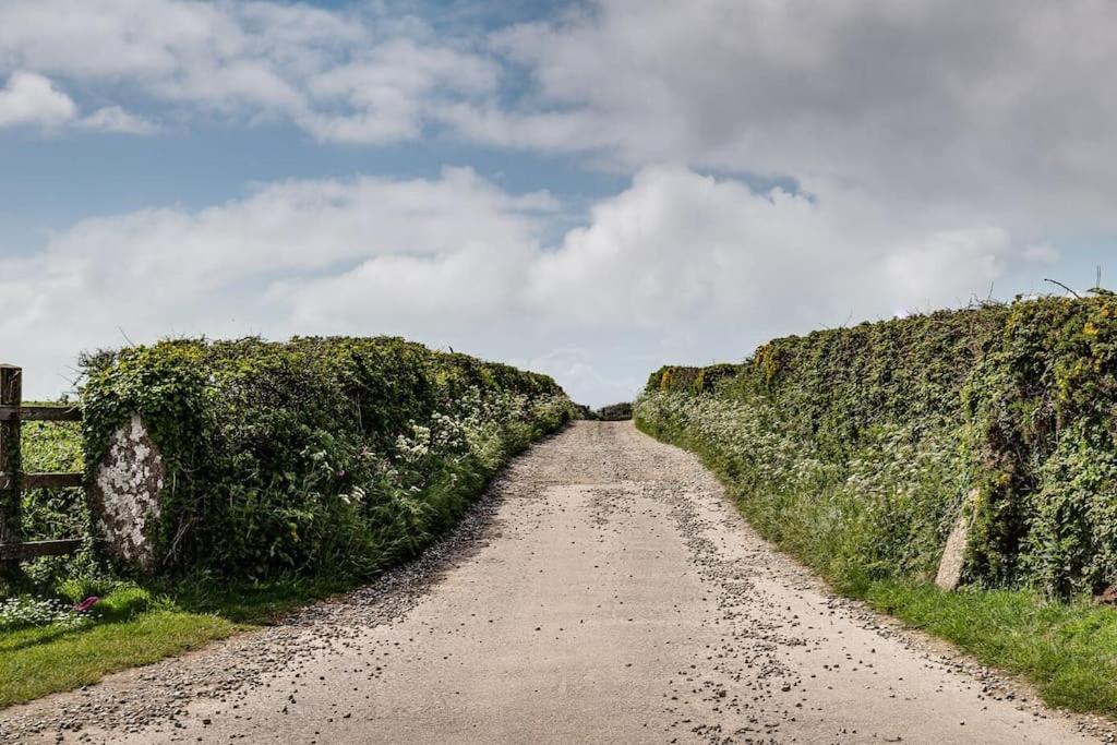 Porthcurno Barns, The Cart Lodge - Cosy Cottage, Walk To Porthcurno Beach, Pedn Vouder & Minack Theatre