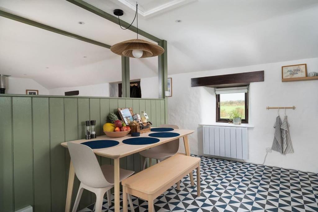 Porthcurno Barns, The Cart Lodge - Cosy Cottage, Walk To Porthcurno Beach, Pedn Vouder & Minack Theatre Holiday home Penzance